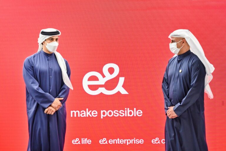 منصور بن زايد يطلق "e&" علامة تجارية جديدة لـ"اتصالات"