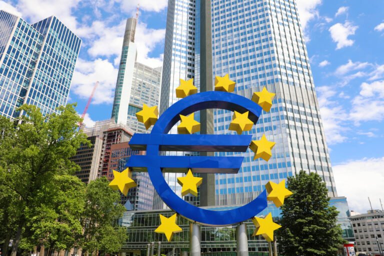 "المركزي الأوروبي" يفاجئ الأسواق بتسريع إنهاء برنامجه التحفيزي