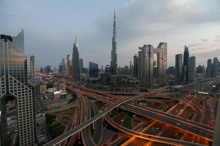 مؤشر مديري المشتريات في دبي يقفز إلى أعلى مستوى في 33 شهرًا
