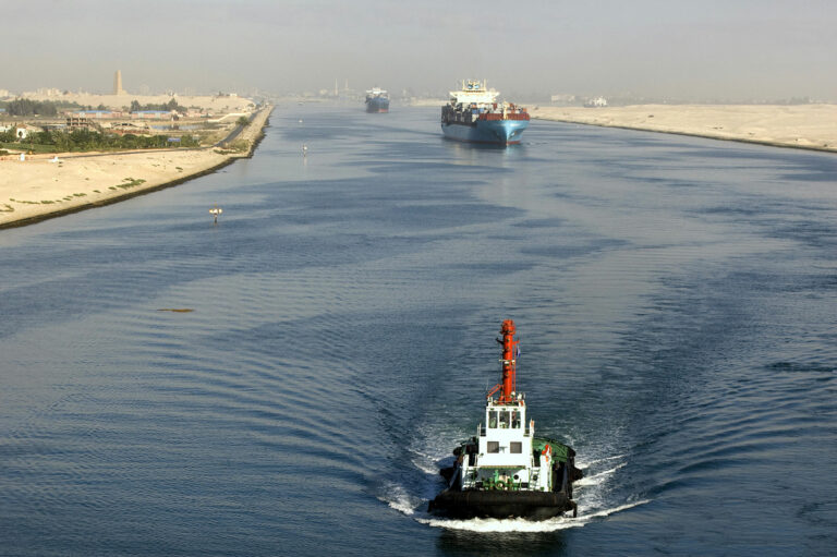 Oil, gas shipments drive Suez Canal record-high revenues