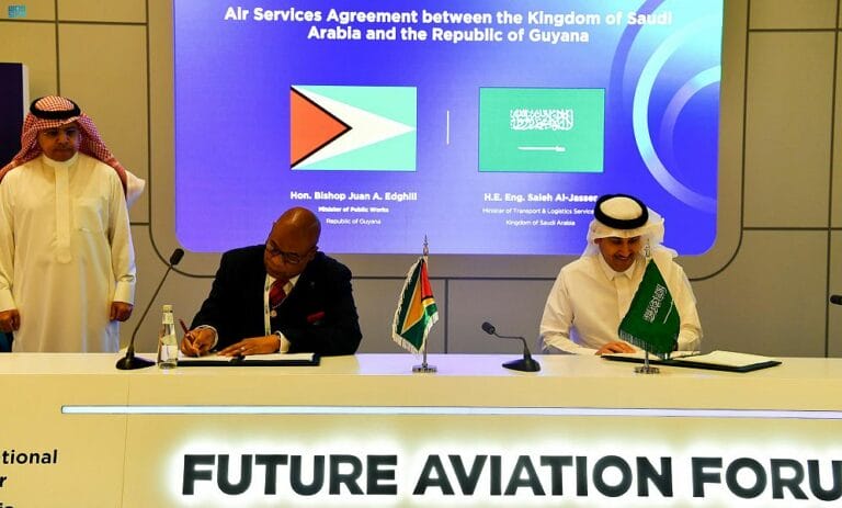 طيران المستقبل يشهد على توقيع الاتفاقيات الداعمة لقطاع الطيران في السعودية