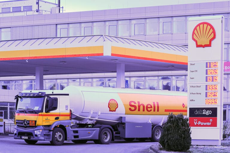 Shell and Total continue their share buybacks after record profits