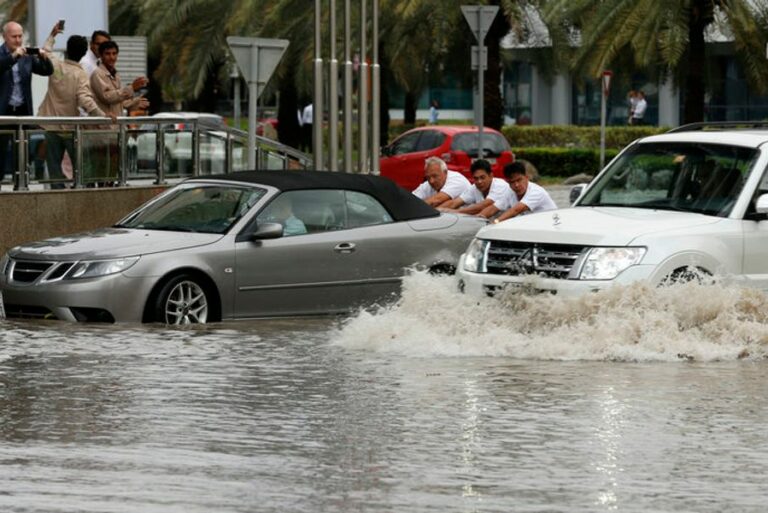 سيول الأمطار تجتاح مناطق عدة في الإمارات