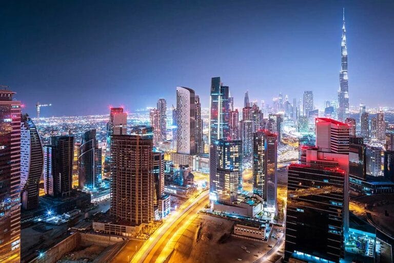 سوق العقارات في دبي يحافظ على زخمه بالرغم من تباطؤ نمو أسعار الفلل