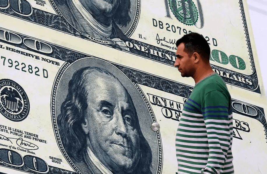 الجنيه المصري قرب أدنى مستوياته أمام الدولار منذ نهاية 2016