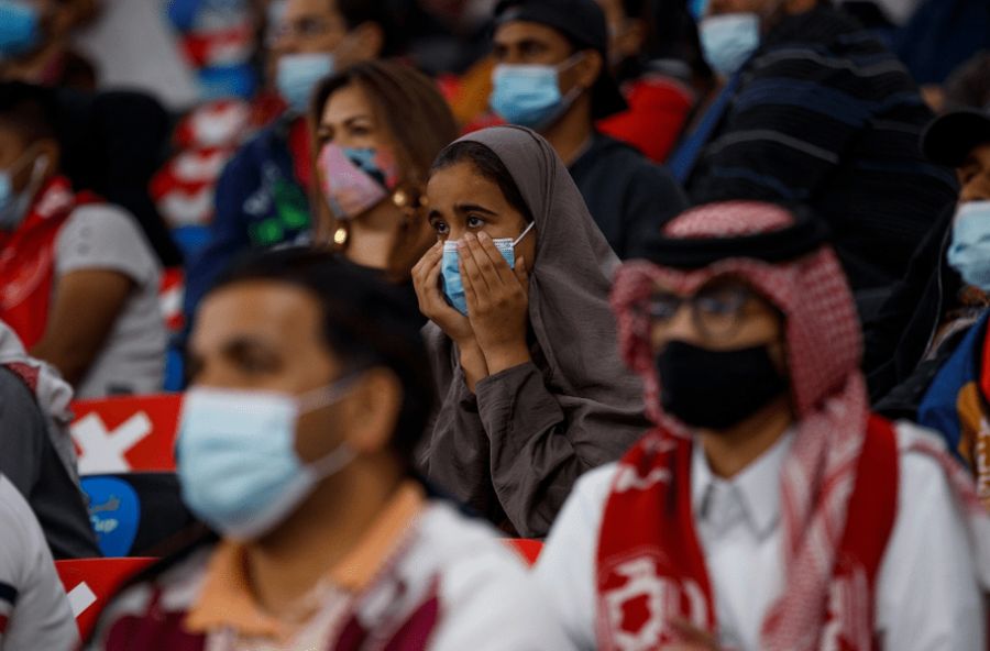 كيف تتعامل قطر مع جائحة “كوفيد” قبيل انطلاق فعاليات كأس العالم؟