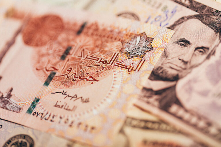 الجنيه المصري يسجّل أدنى مستوياته أمام الدولار