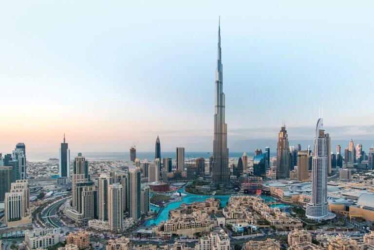 57% من الشباب العربي يفضّلون العيش في الإمارات
