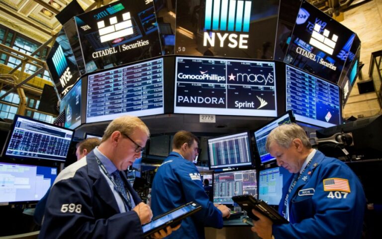 Bank earnings revive Wall Street and watchful eyes on tech companies' results