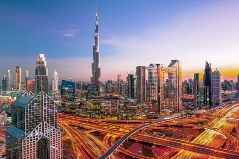 الشركات الإماراتية تواصل جني أرباح وفيرة في الربع الثالث في القطاعين المصرفي والعقاري