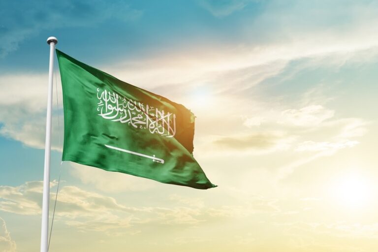 السعودية تجمع 5 مليارات دولار في أول عملية بيع سندات منذ نحو عام