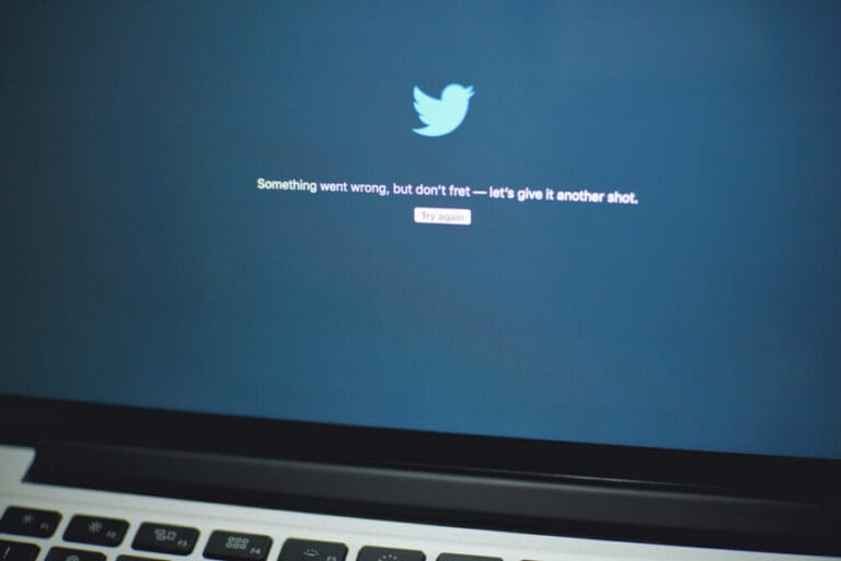 Interruption of Twitter services for thousands of users globally