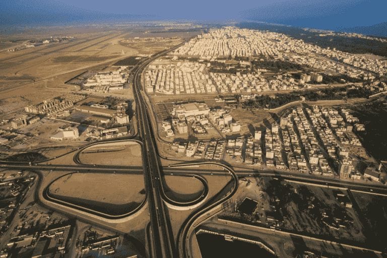 المشاريع الصناعية في عمان عاملاً رئيسياً لأهداف التنويع