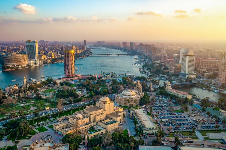 مصر تعتزم بيع حصص في 32 شركة حكومية بحلول 2024