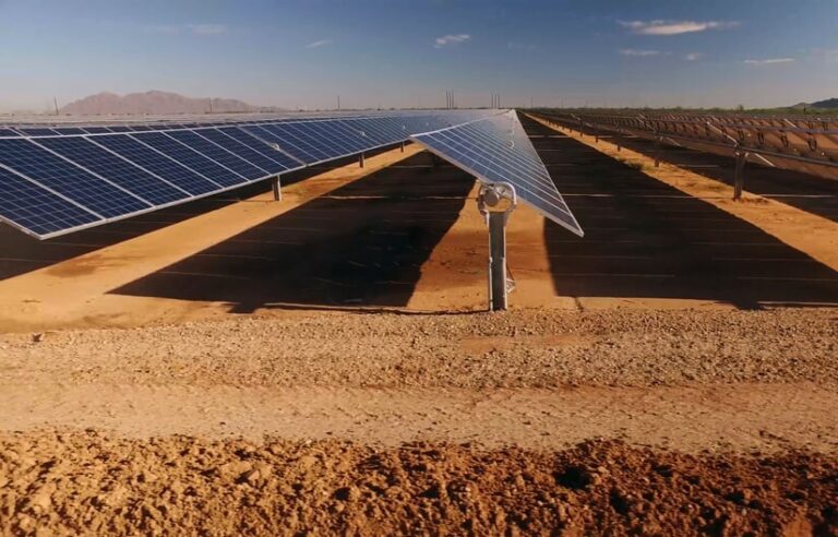 الإمارات تشغّل قريباً واحدة من أكبر المحطات الشمسية في العالم