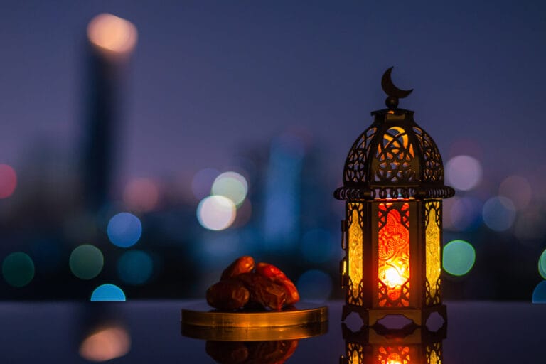 رمضان 2023 في الخليج: كل ما عليك معرفته حول ساعات العمل وإجازات العيد