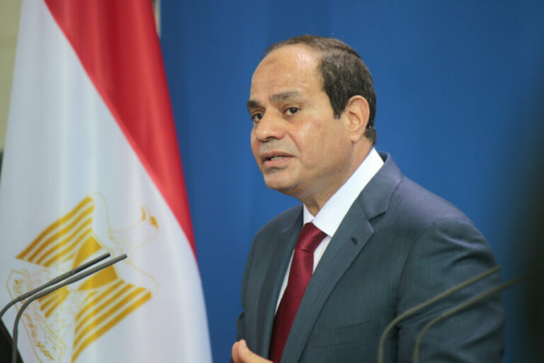 السيسي يعلن إجراءات لتخفيف الأعباء عن المصريين