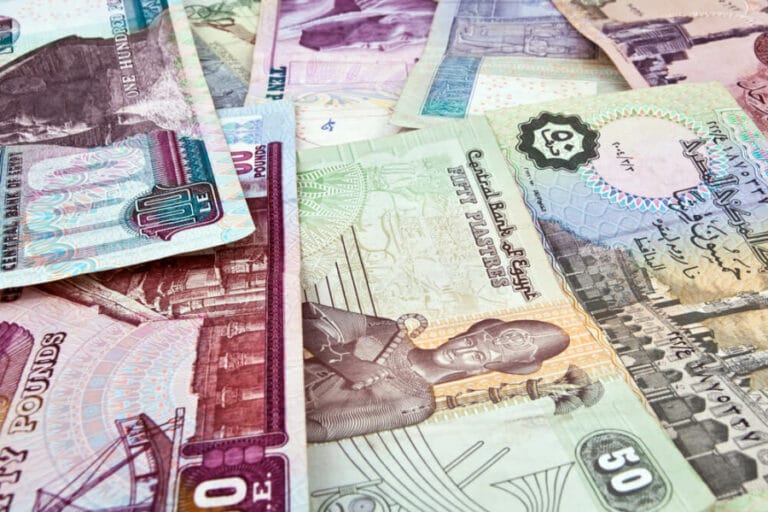 مخاطر التمويل الخارجي في مصر تدفع ستاندرد إلى خفض تصنيفها
