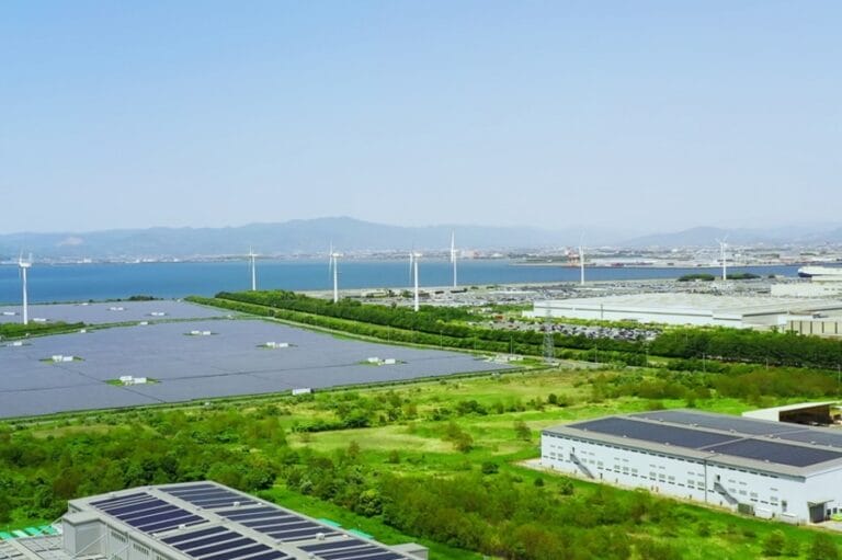 ميناء خليفة بن سلمان في البحرين صديقاً للبيئة بمشروع للطاقة الشمسية بـ 10 ملايين دولار