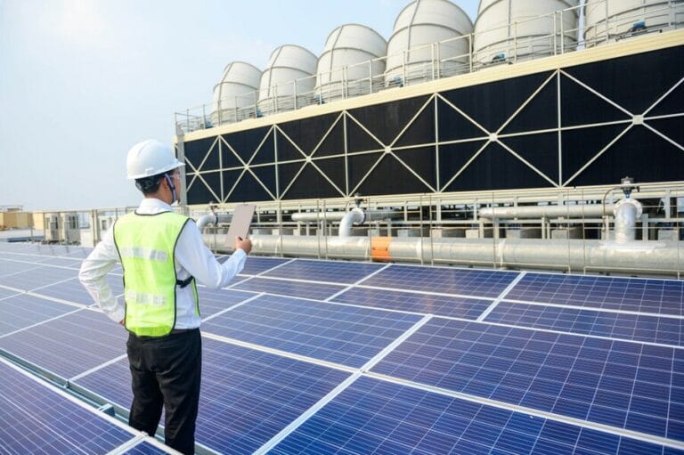 PIF وأكوا باور يستعدّان لتطوير مشاريع طاقة شمسية سعودية بـ 3.2 مليار دولار