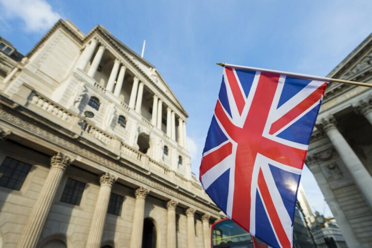 بنك إنكلترا يرفع الفائدة بـ25 نقطة أساس