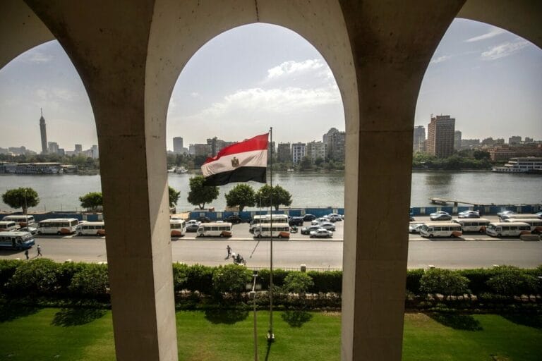 موديز تواصل مراجعة تصنيف مصر بين أزمة السيولة والإصلاحات