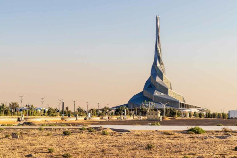 DEWA, Masdar, tie up for sixth phase of landmark solar park