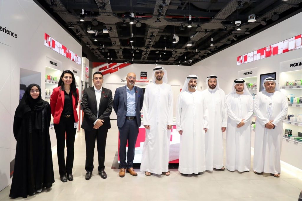 EASE.. أول متجر ذاتي من e& مدعّم بتقنية الذكاء الاصطناعي في الإمارات