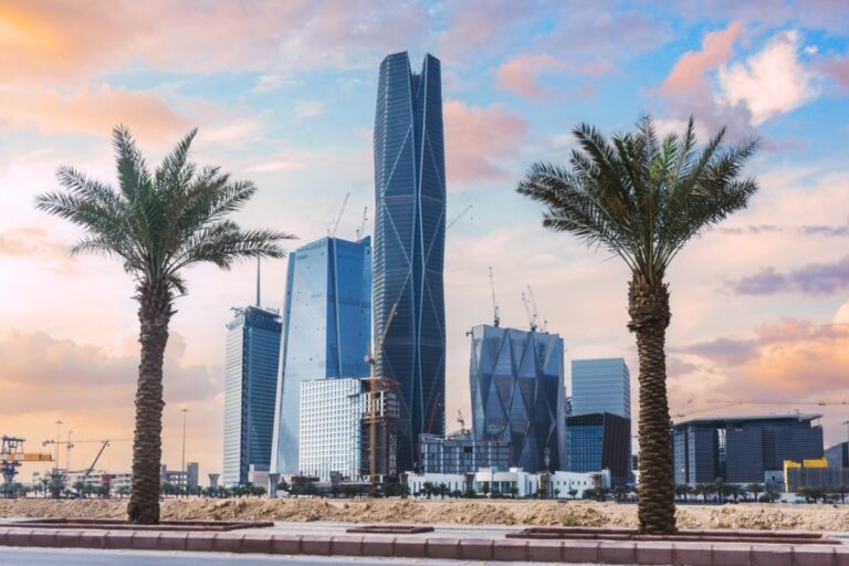 صندوق الاستثمارات العامة السعودي بصدد جمع 3.5 مليار دولار من بيع صكوك
