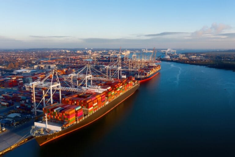 قناة السويس تسجّل حركة تداول للسفن بأكثر من 4 مليون طن حمولات