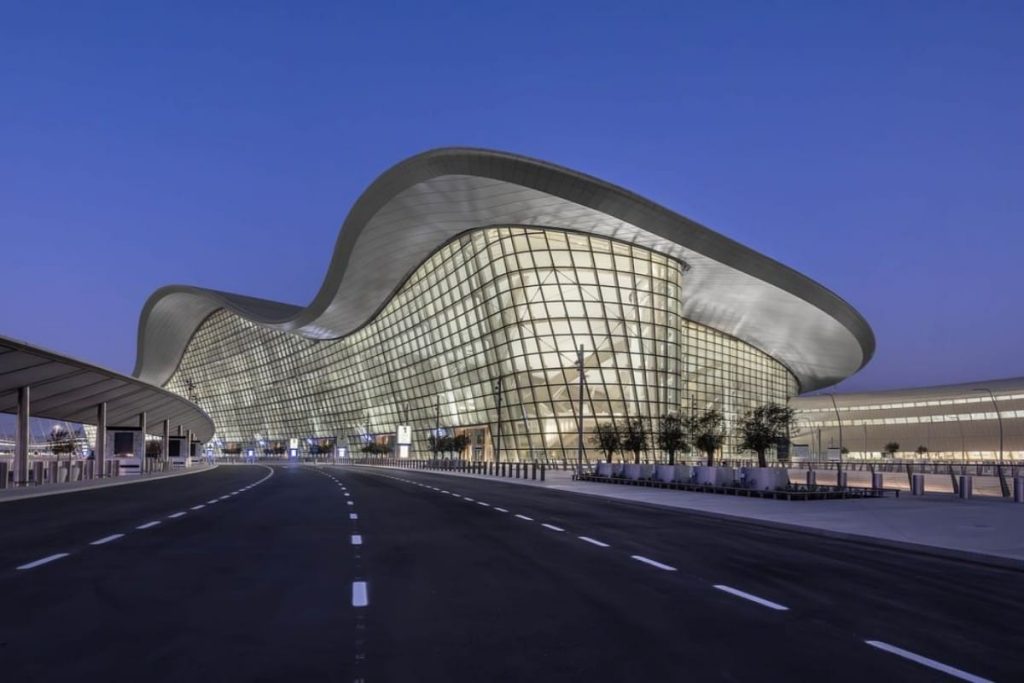 بمواصفات عالمية هي الأولى من نوعها.. مطار أبوظبي قد يستقبل 22 مليون مسافر