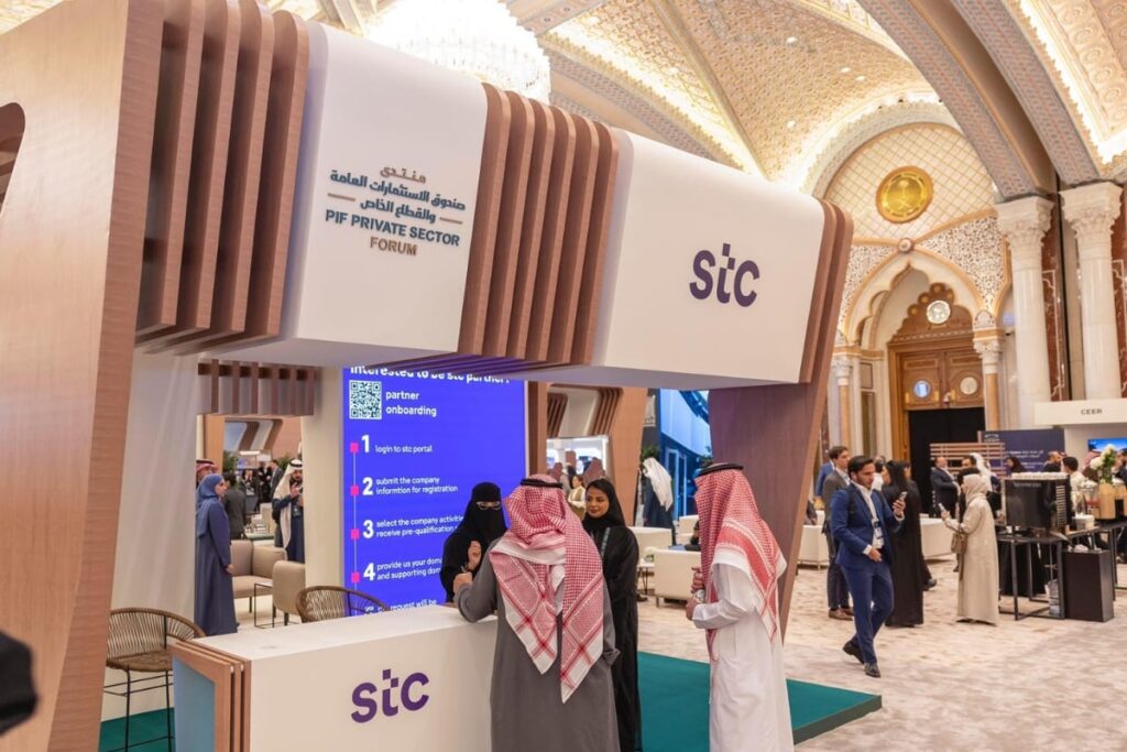 stc توقع سلسلة من الاتفاقيات الإستراتيجية لتعزيز المحتوى المحلي خلال منتدى صندوق الاستثمارات العامة والقطاع الخاص